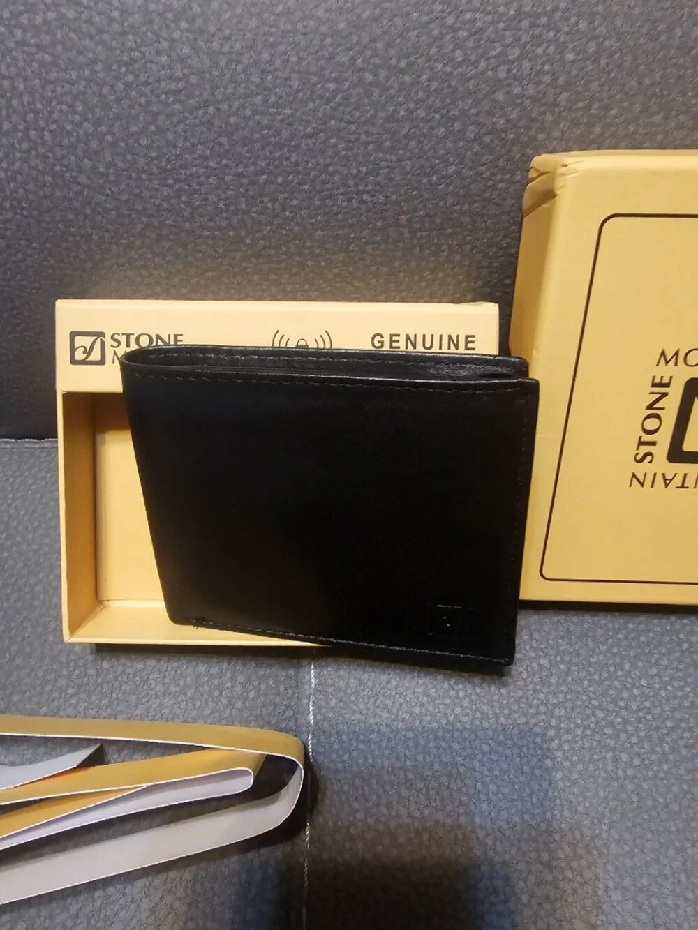 Stone Mountain: Men's black genuine leather wallet NEW